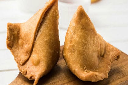 Crispy vegetable samosas at Taste of India, Willowbrook IL
